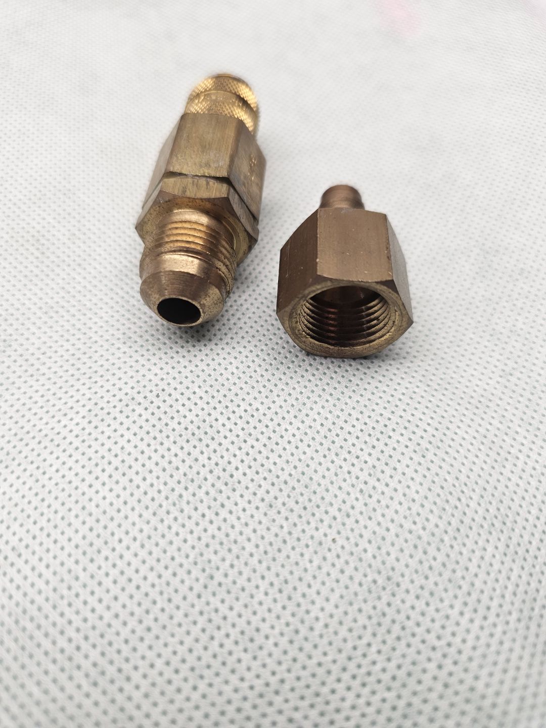 Coupling, Quick Connect 3/8" Male SAE Flare x 3/8" Female SAE Flare.